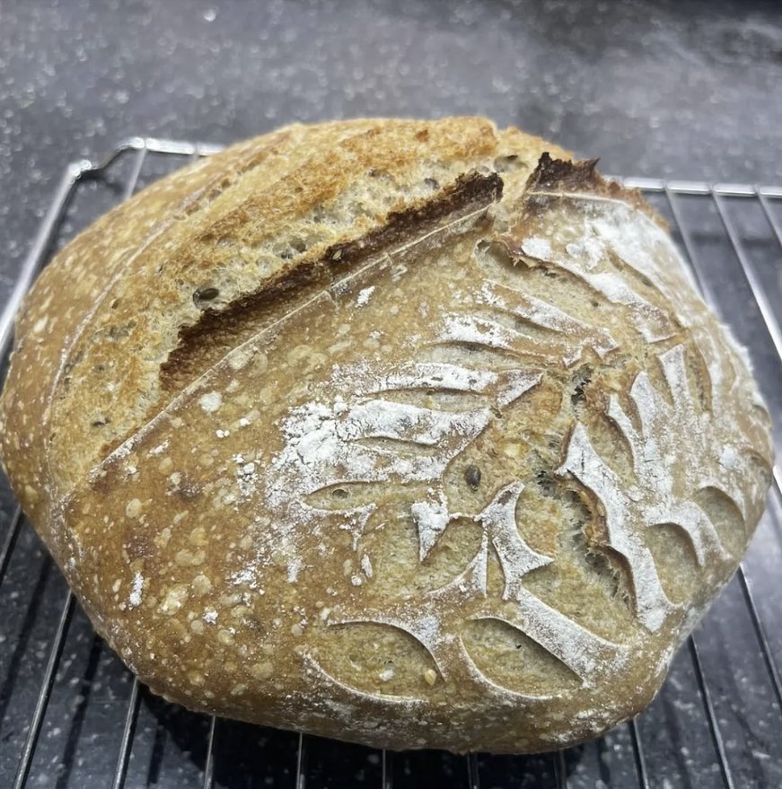 Pan de masa madre integral cortado — La Bemba Colorá Bogotá